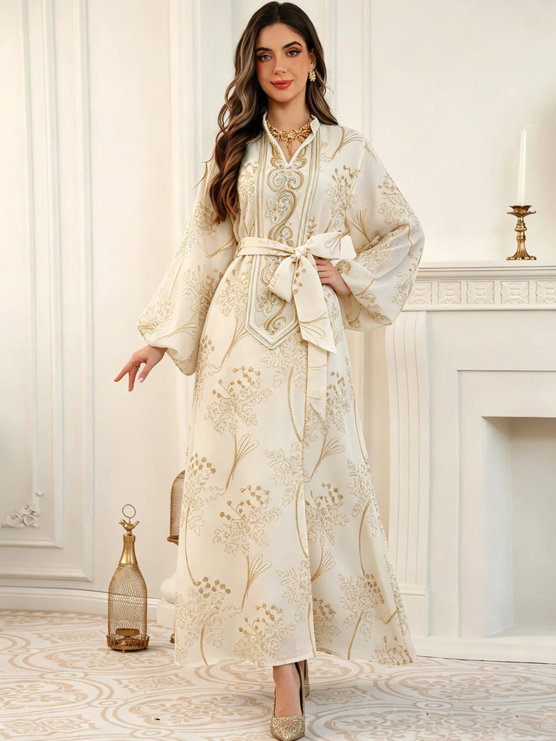 Robe Assia beige — vue de face, broderie dorée au col, manches ballon