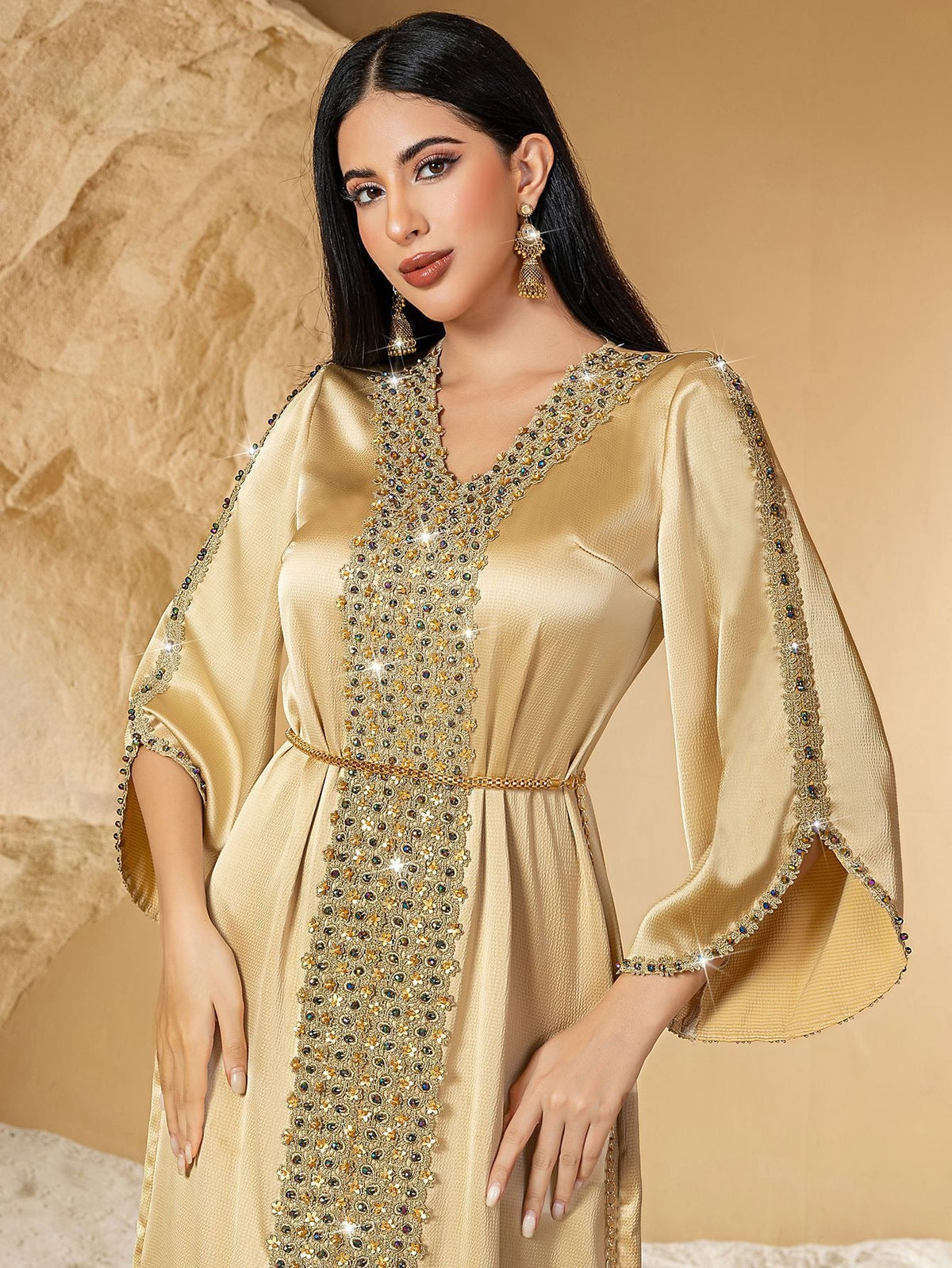 Robe longue brodée & ornée de perles – Zakia