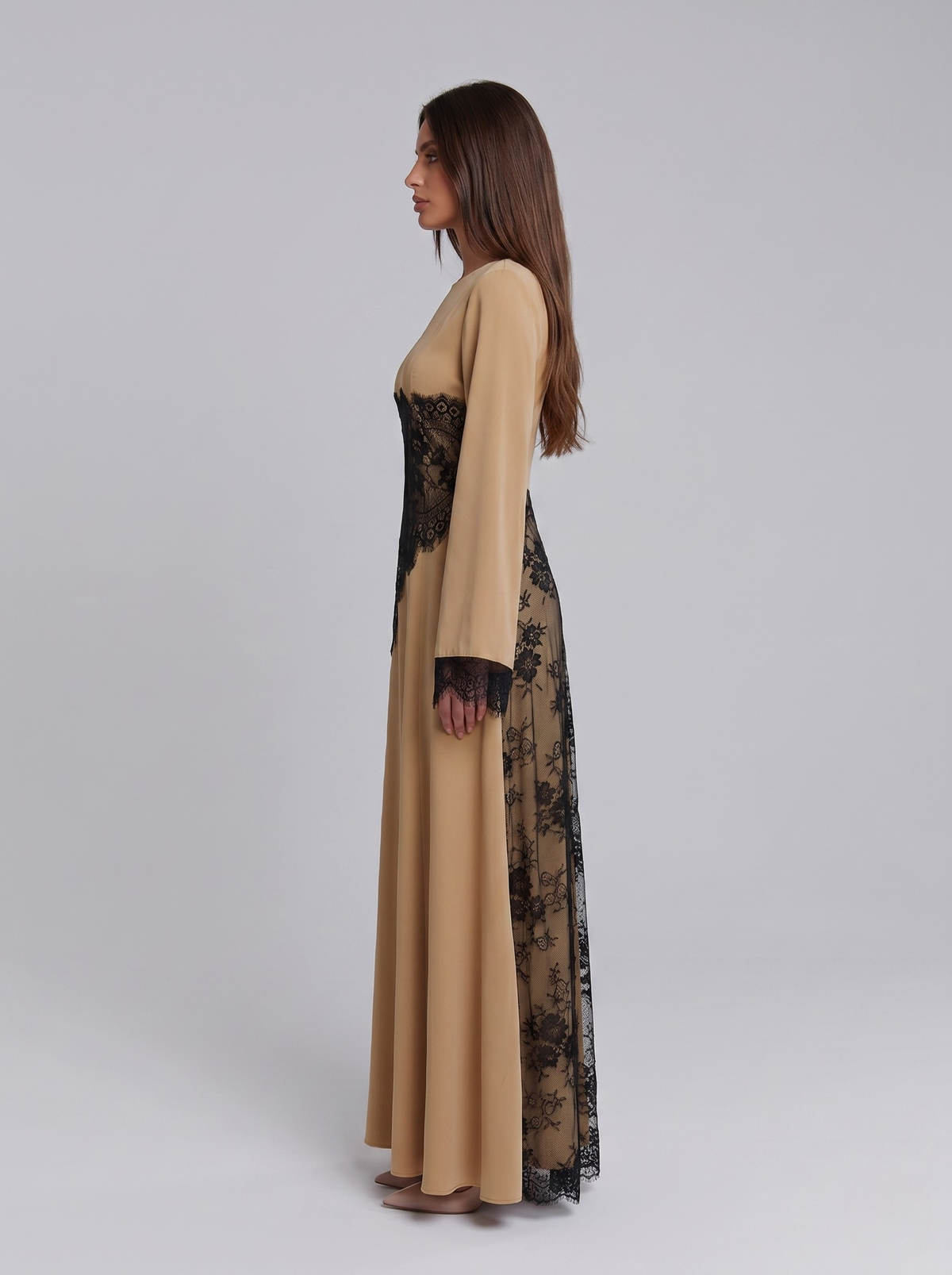 Robe longue à superposition de dentelle noire — Ourida