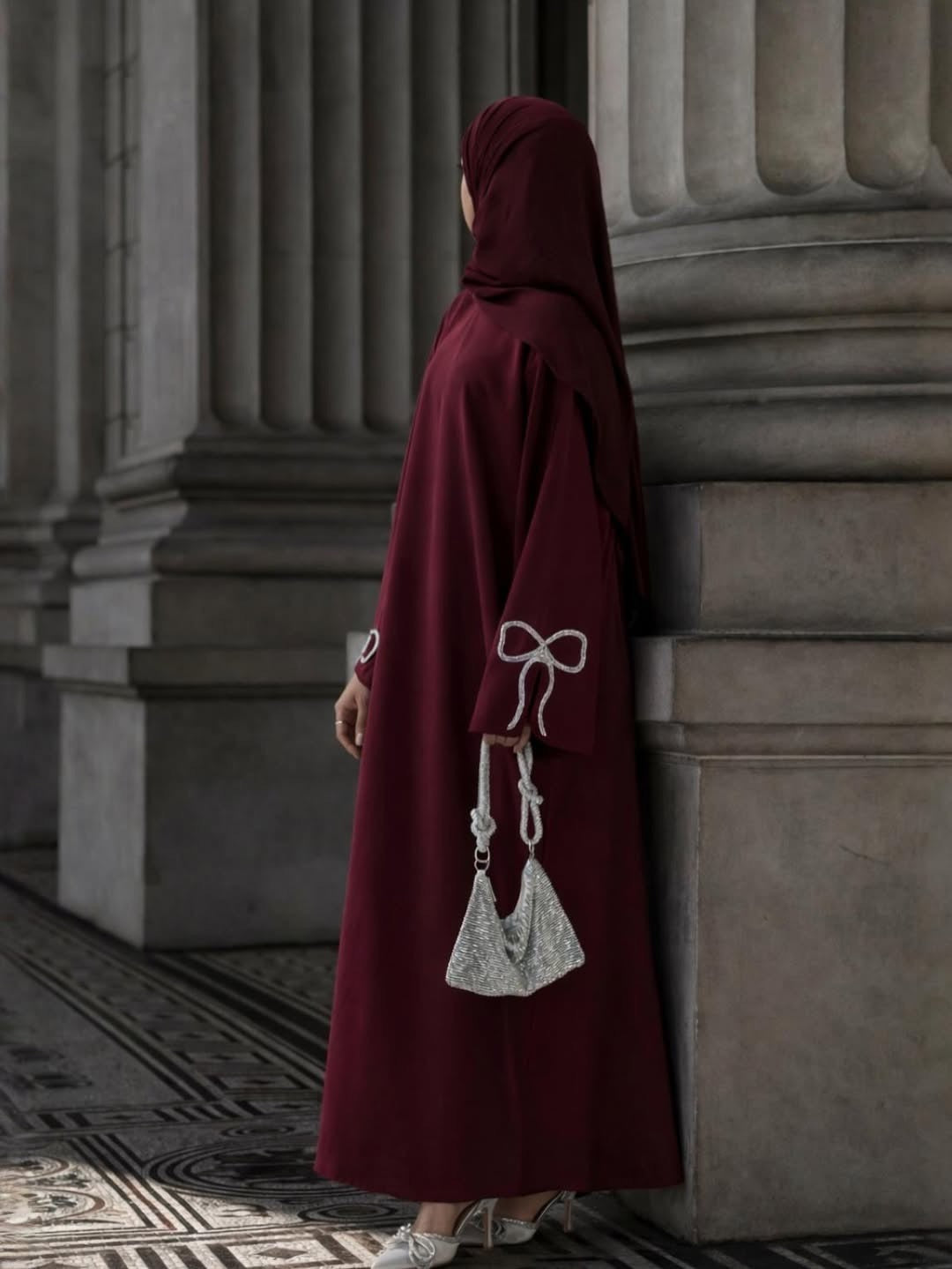 Robe longue ornée de nœuds brodés aux manches — Jeanne