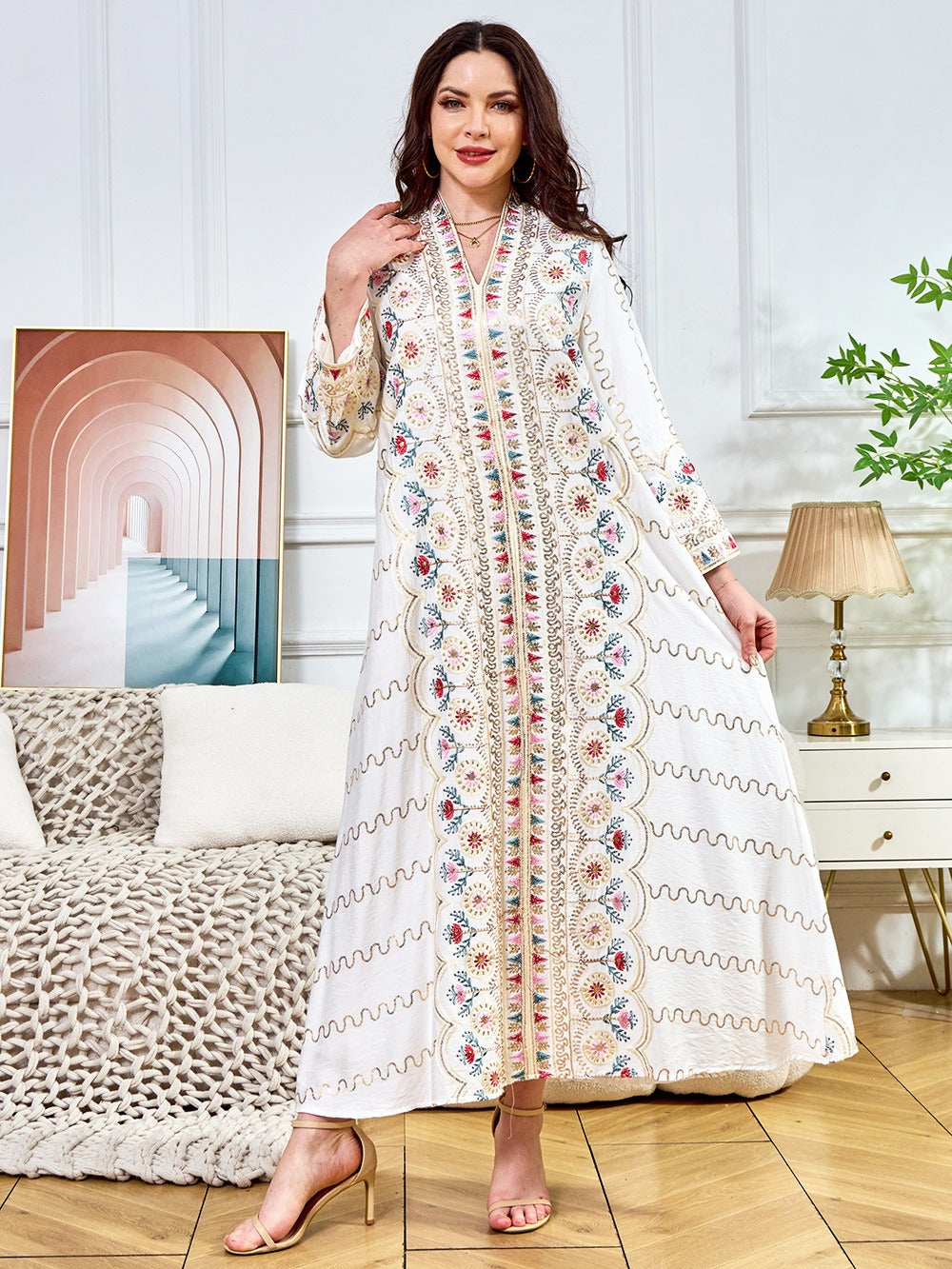 Kaftan brodé à encolure en V — Jihane