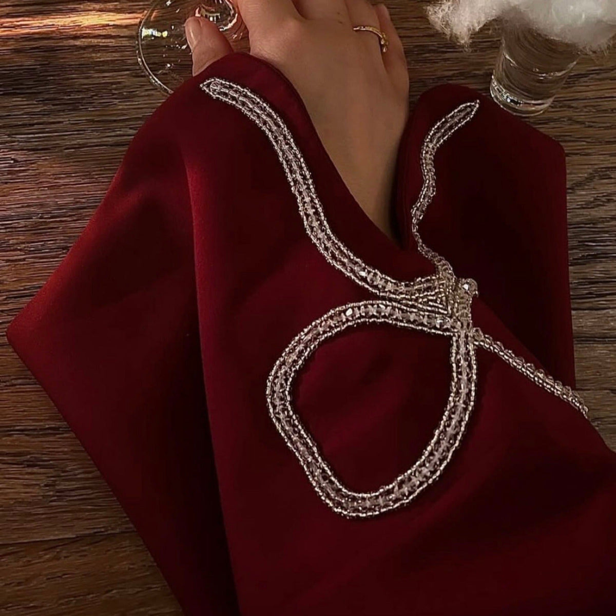 Robe longue ornée de nœuds brodés aux manches — Jeanne
