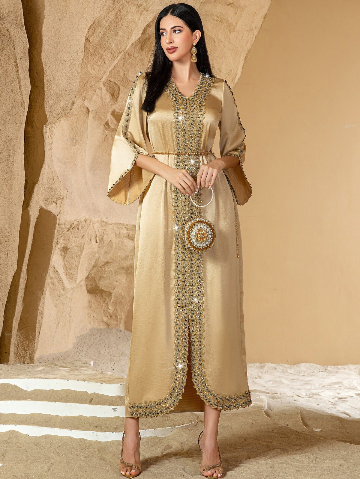 Robe longue brodée & ornée de perles – Zakia