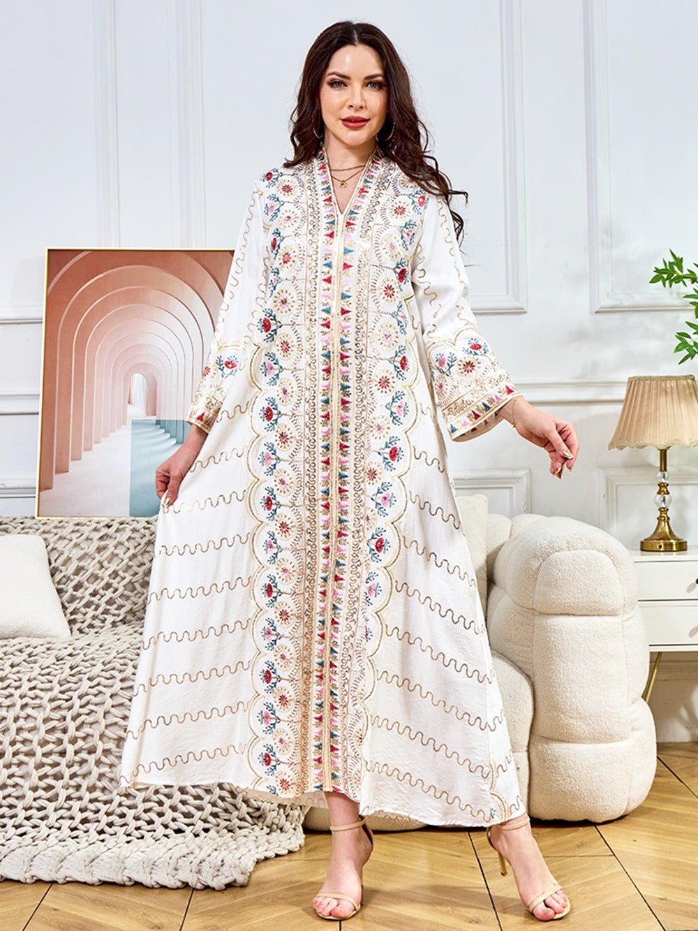 Kaftan brodé à encolure en V — Jihane
