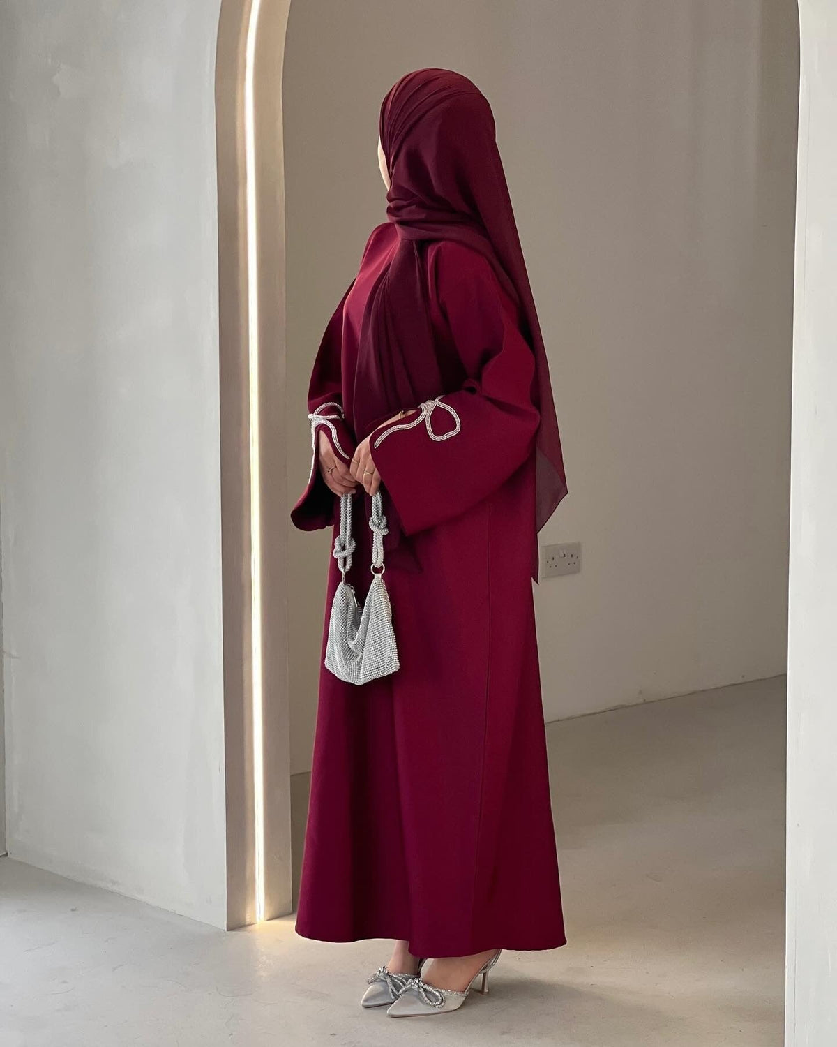 Robe longue ornée de nœuds brodés aux manches — Jeanne