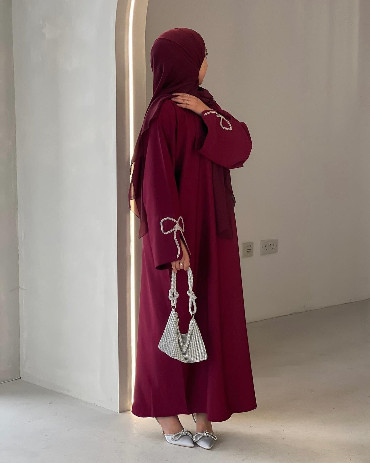Robe longue ornée de nœuds brodés aux manches — Jeanne