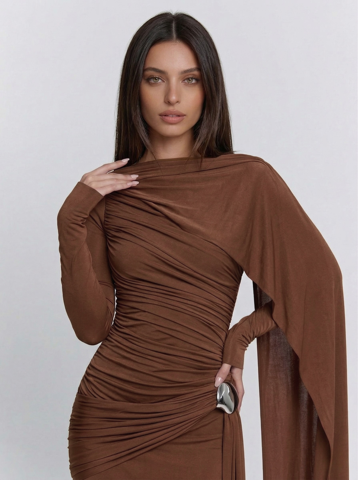 Robe longue drapée à panneau fluide — Nada