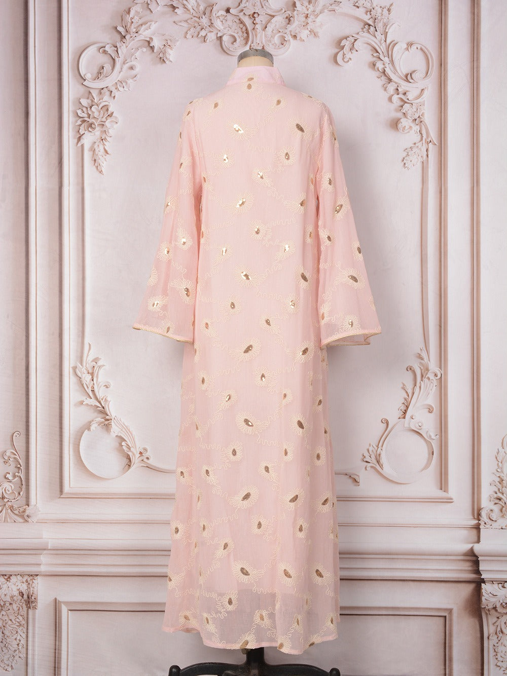 Kaftan brodé à sequins rose poudré — Chahinez
