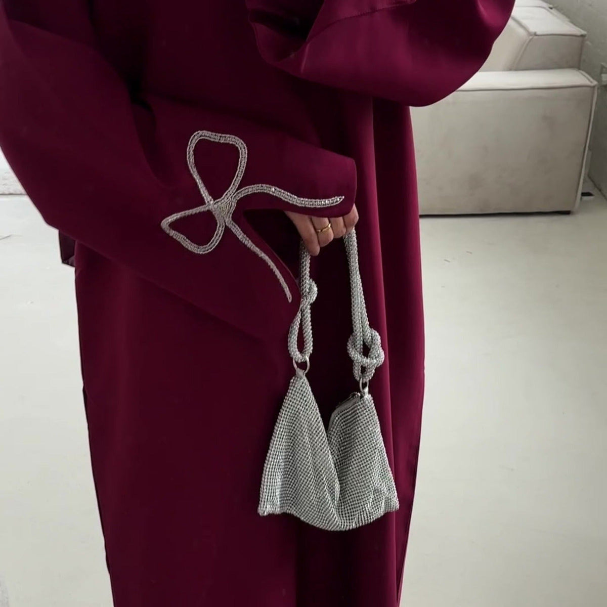 Robe longue ornée de nœuds brodés aux manches — Jeanne