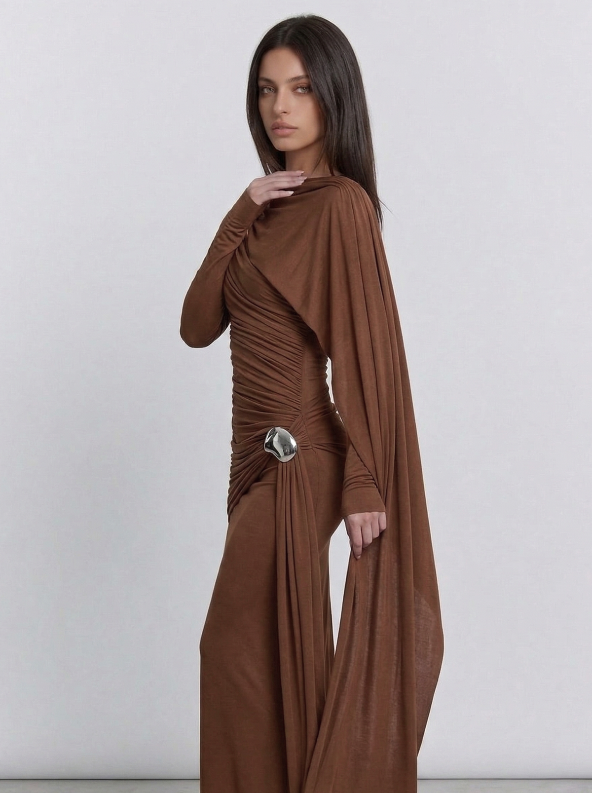 Robe longue drapée à panneau fluide — Nada