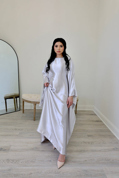Robe longue satinée manches papillon — Sophie