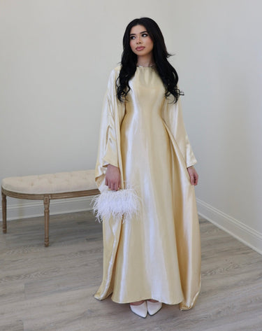 Robe longue satinée manches papillon — Sophie
