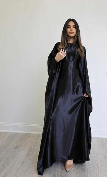 Robe longue satinée manches papillon — Sophie