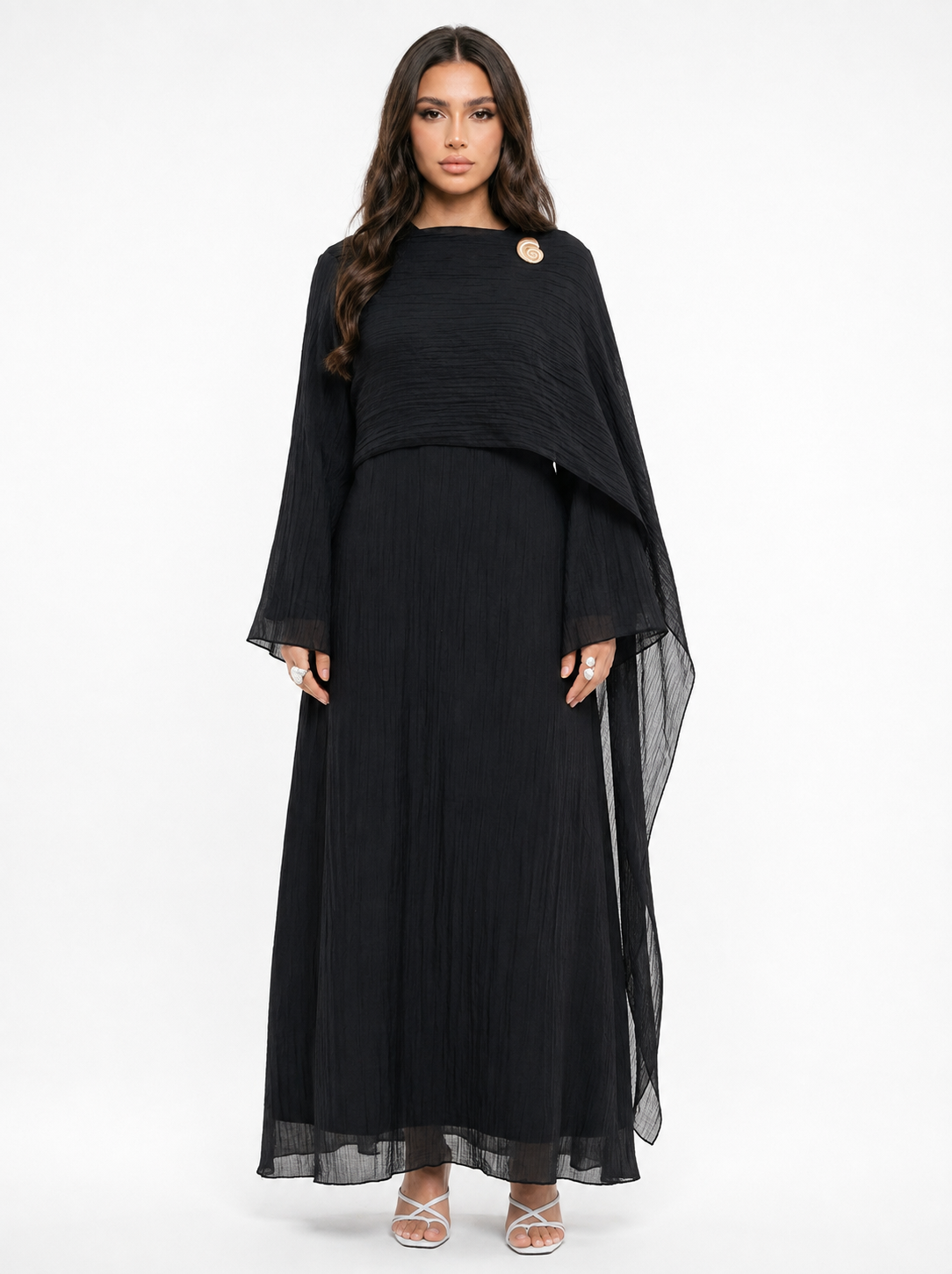 Robe longue fluide à broche dorée — Lamia