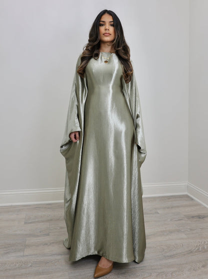 Robe longue satinée manches papillon — Sophie