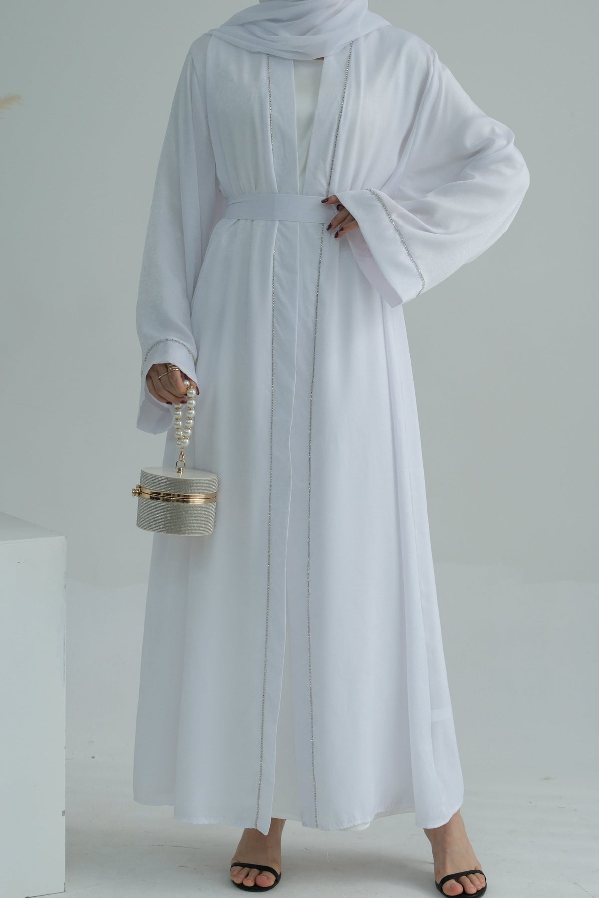 Robe longue fluide ornée de strass — Marie