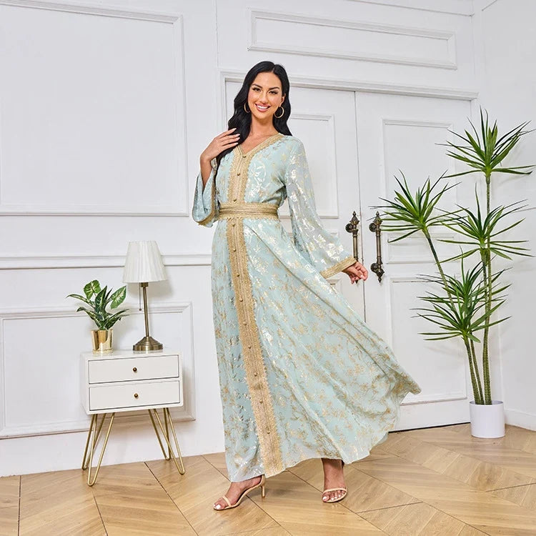 Kaftan fluide à imprimé doré et ceinture dorée — Sihem