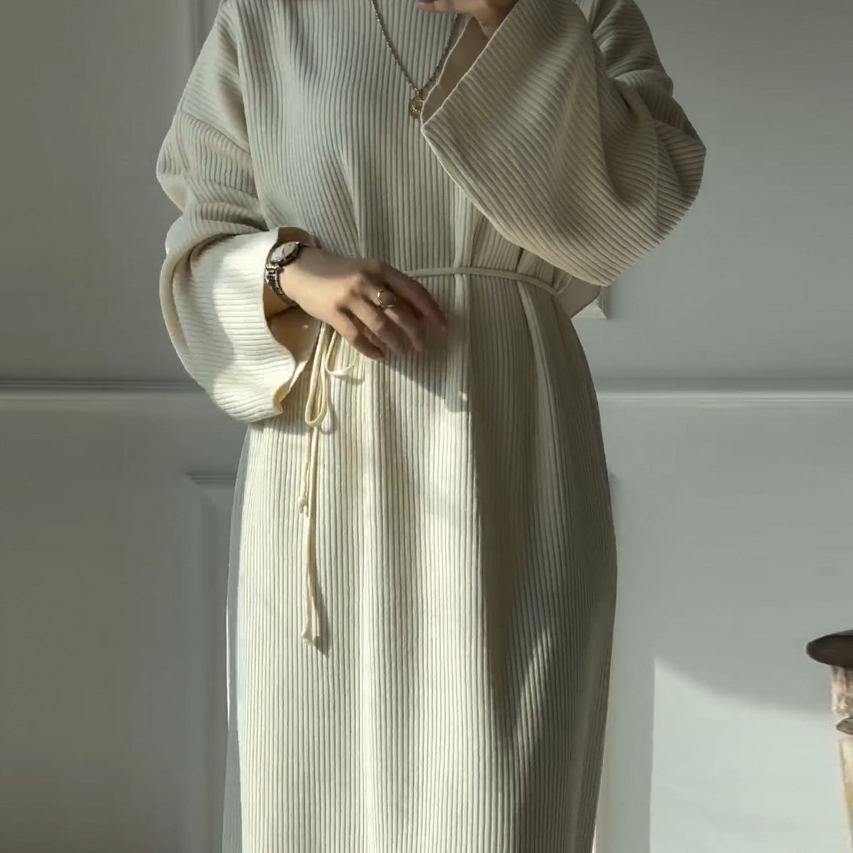 Robe longue côtelée ceinturée manches amples — Safia