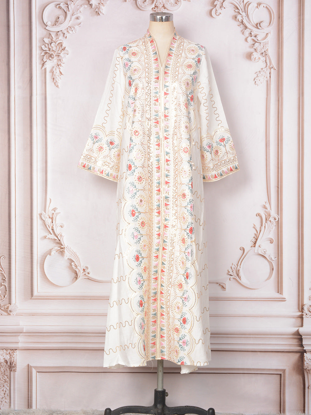Kaftan brodé à encolure en V — Jihane
