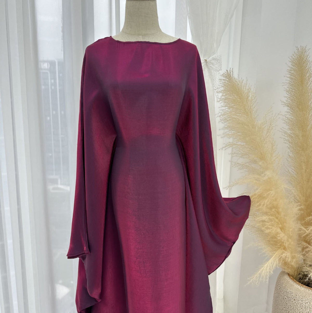 Robe longue satinée manches papillon — Ghizlane
