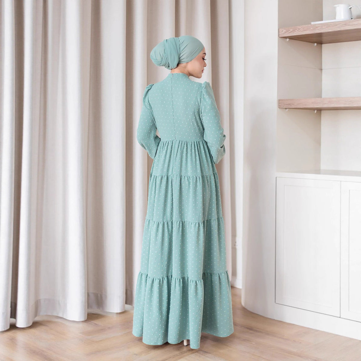 Robe longue à volants et manches lanternes — Kahina