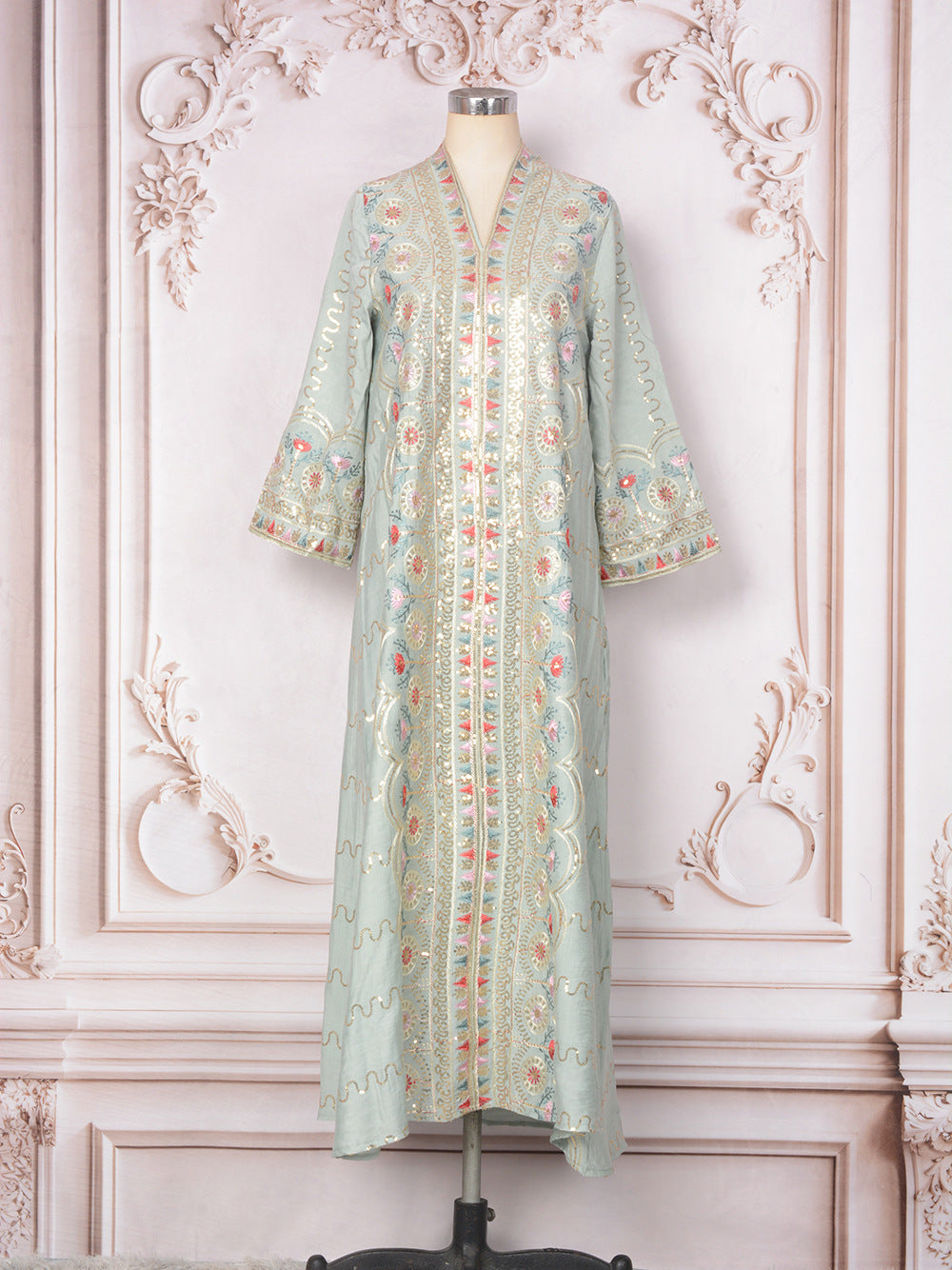 Kaftan brodé à encolure en V — Jihane