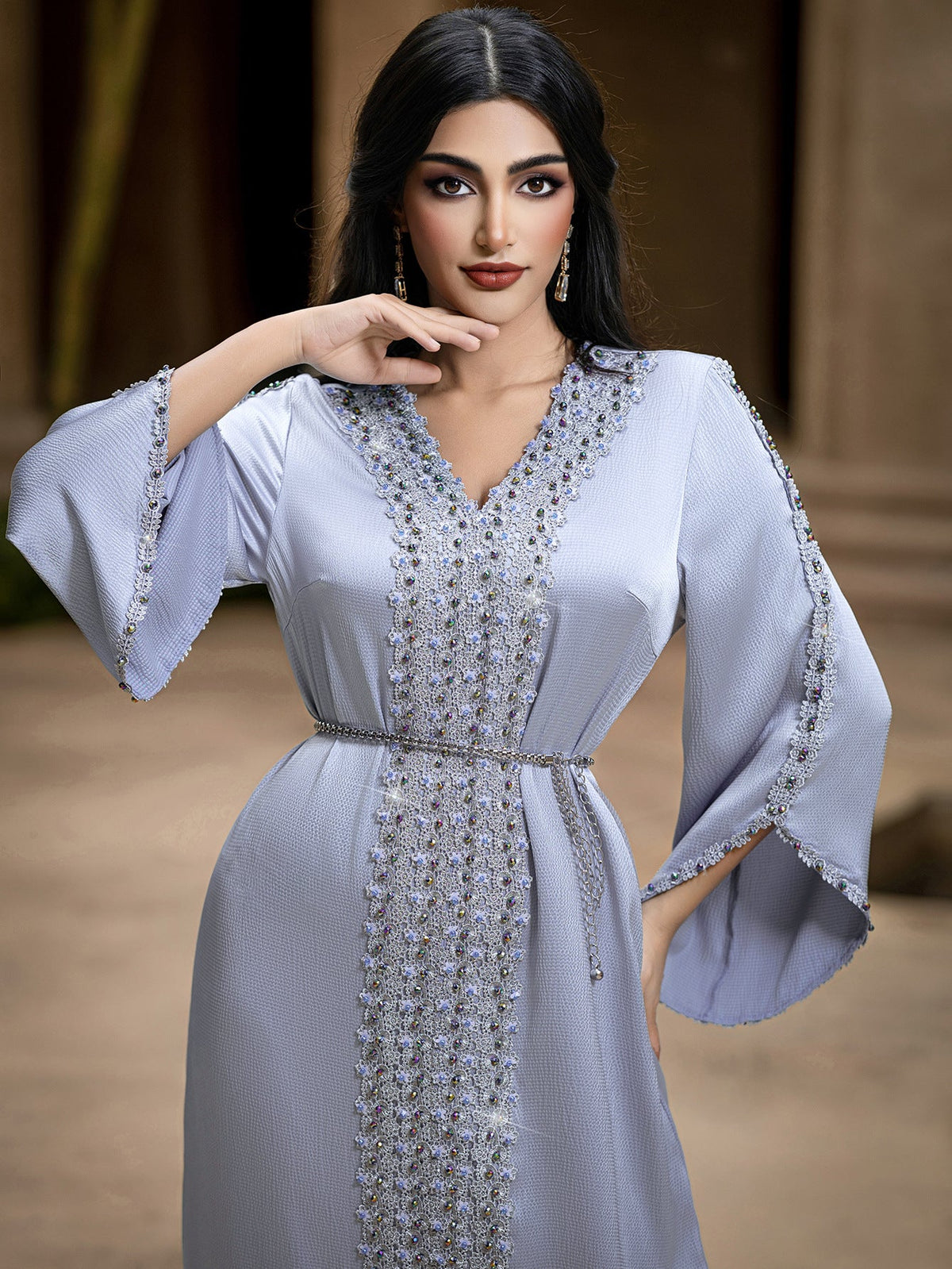 Robe longue brodée & ornée de perles – Zakia