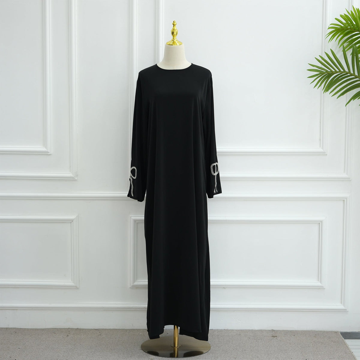 Robe longue ornée de nœuds brodés aux manches — Jeanne