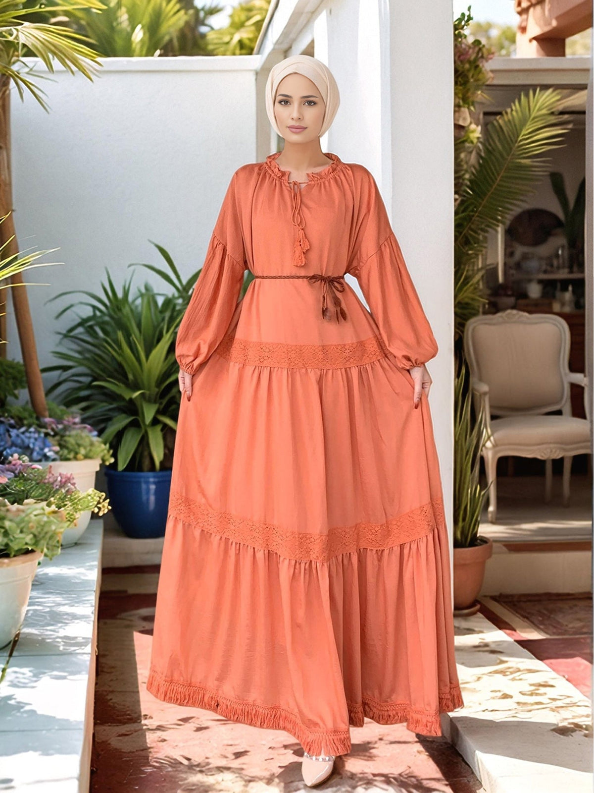 Robe maxi à dentelle, franges & volants — Amina