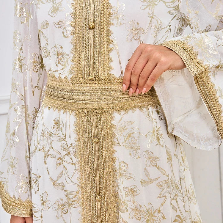 Kaftan fluide à imprimé doré et ceinture dorée — Sihem