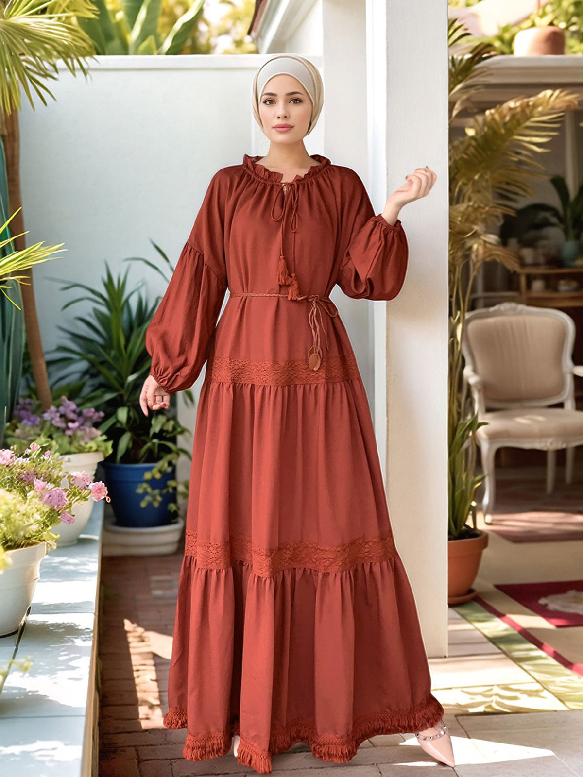 Robe maxi à dentelle, franges & volants — Amina