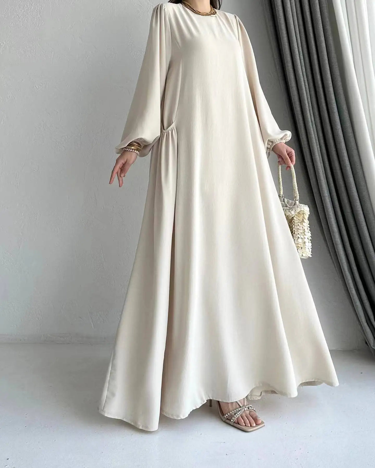 Robe Sirine fluide à fleurs appliquées — vue de face, manches longues