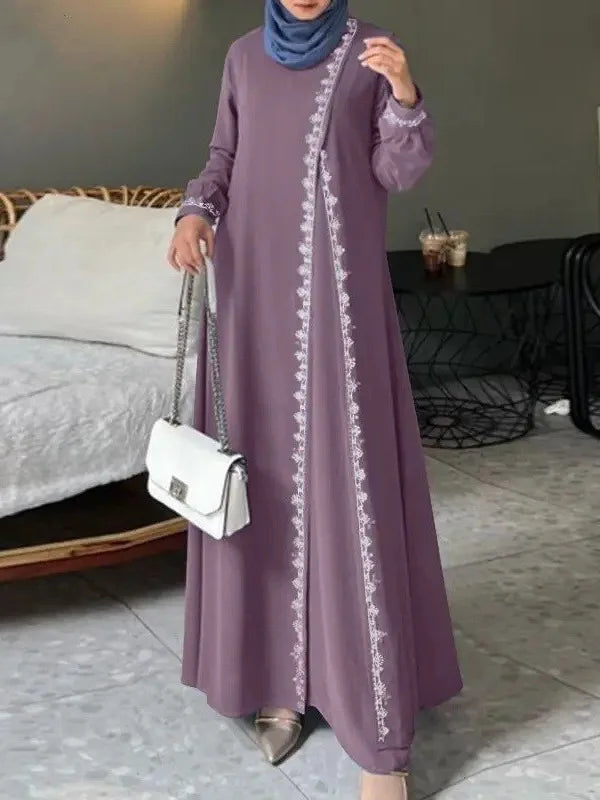 Robe longue Nour en dentelle — détail des manches longues élégantes