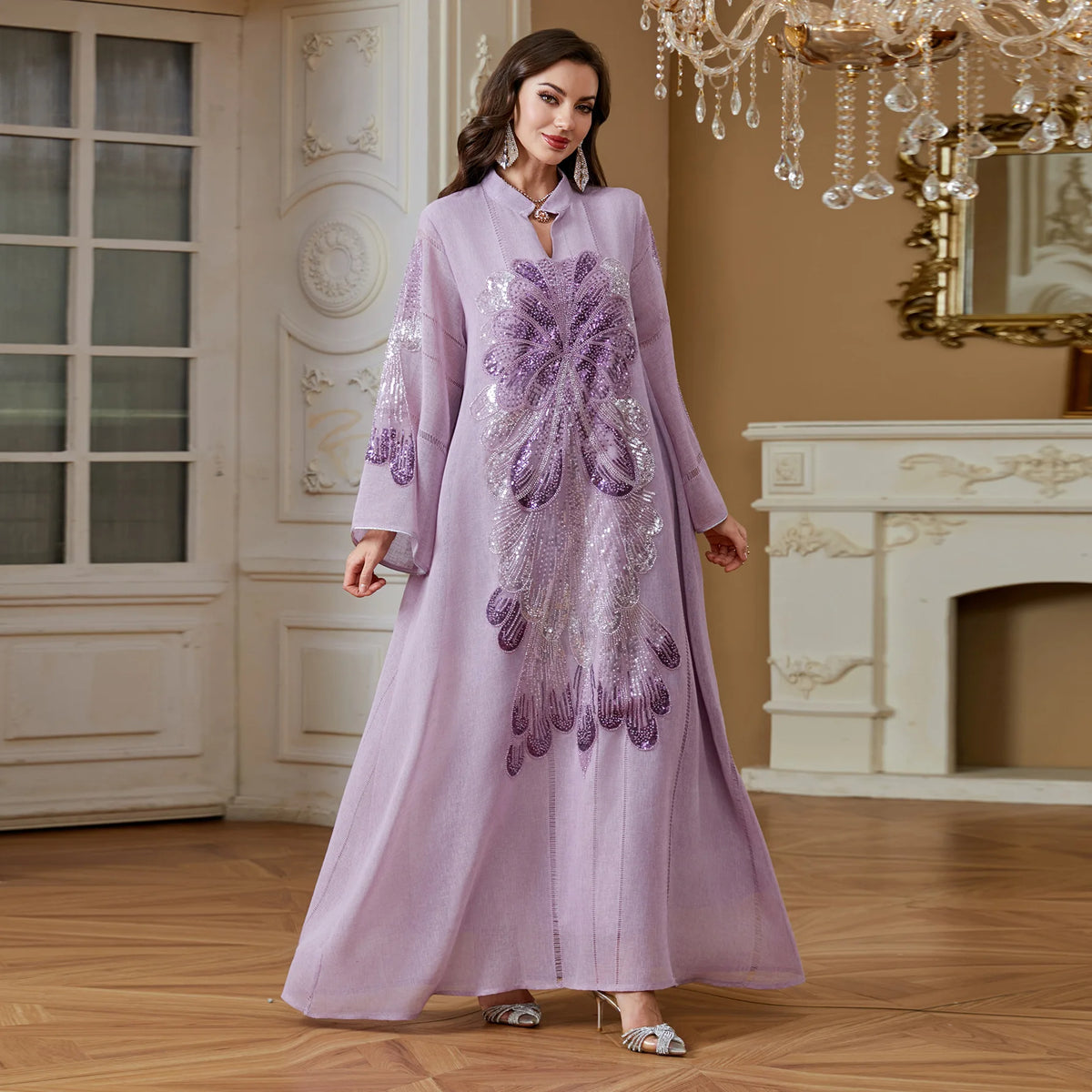 Robe Meryem pailletée — vue de profil, détails paillettes brodées