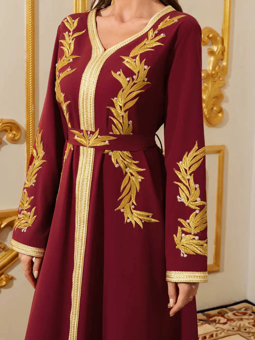 Kaftan Hana — détail des manches longues légèrement évasées