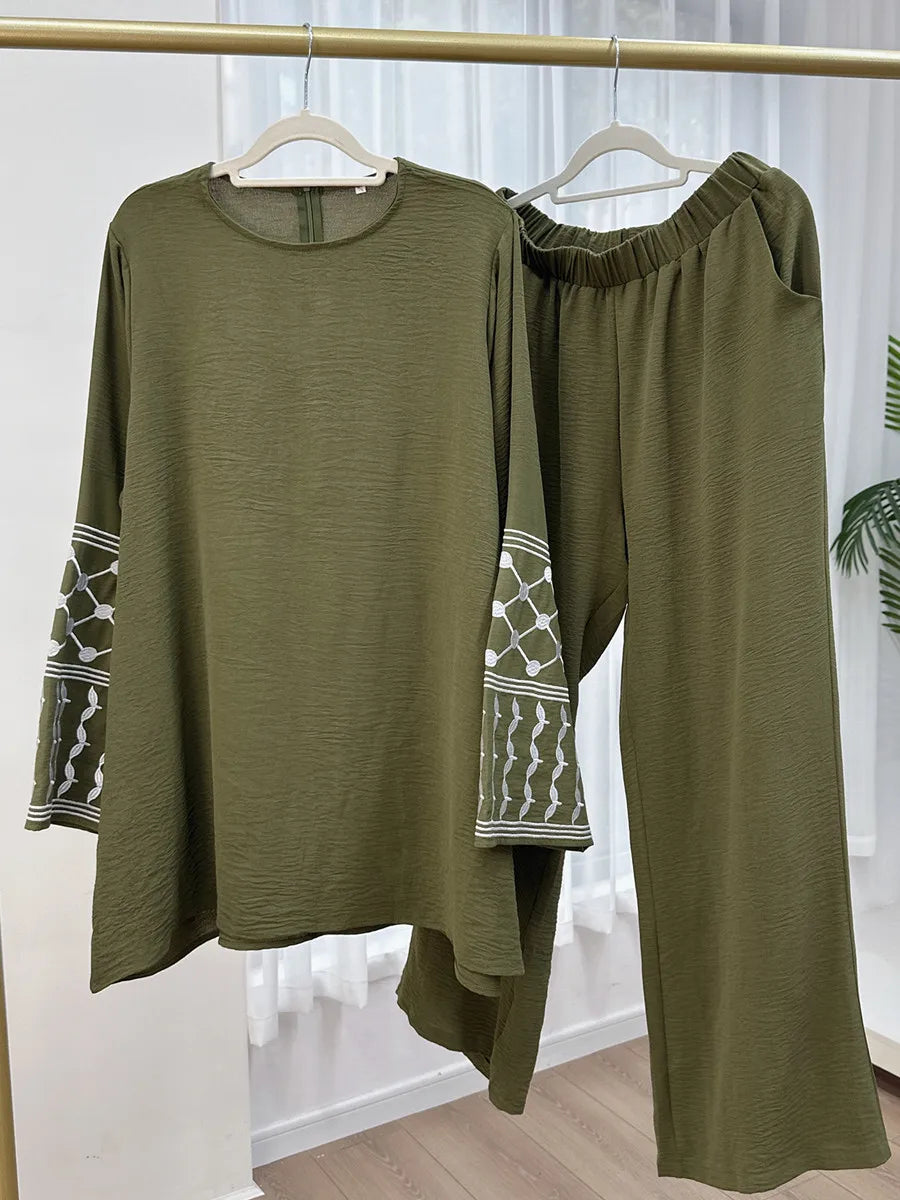 Ensemble Warda en vert kaki — silhouette complète, coupe ample et enveloppante