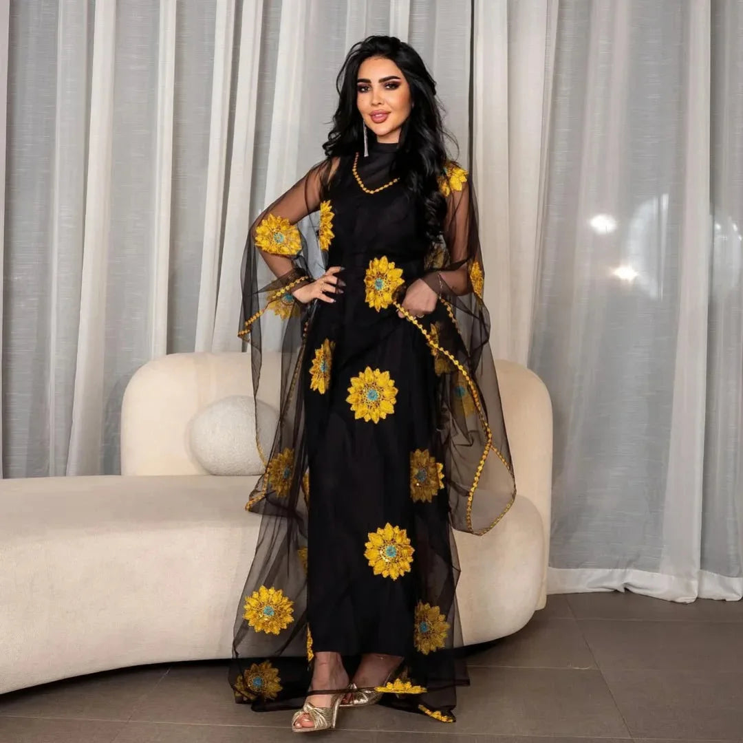 Kaftan Farah noir — vue de face, broderie florale délicate