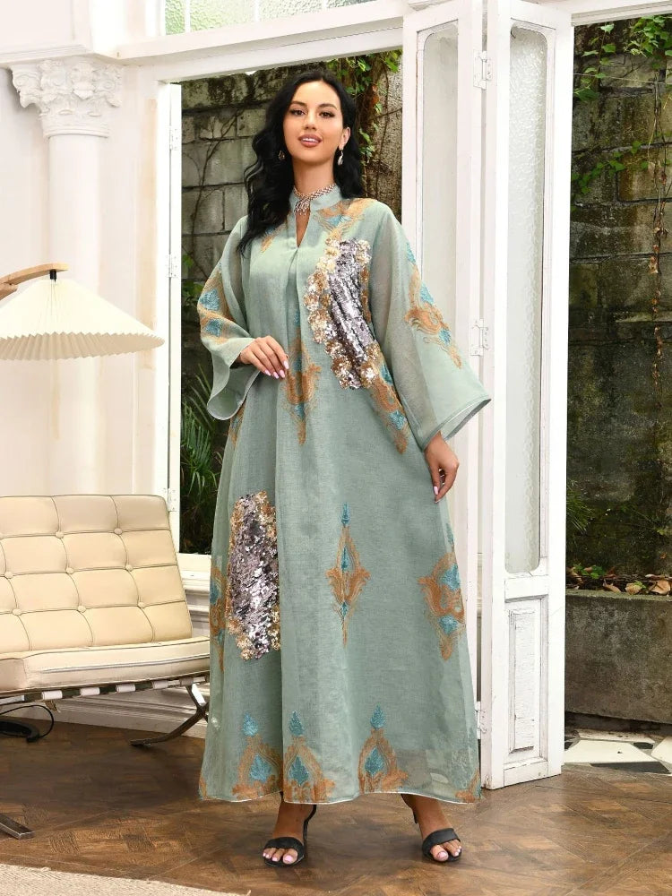 Robe Souad — détail des ornements brodés sur le tissu