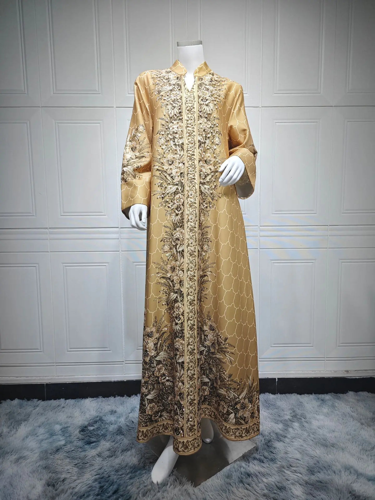 Kaftan Salma brun chaleureux — détail de la ceinture et des ornements précieux