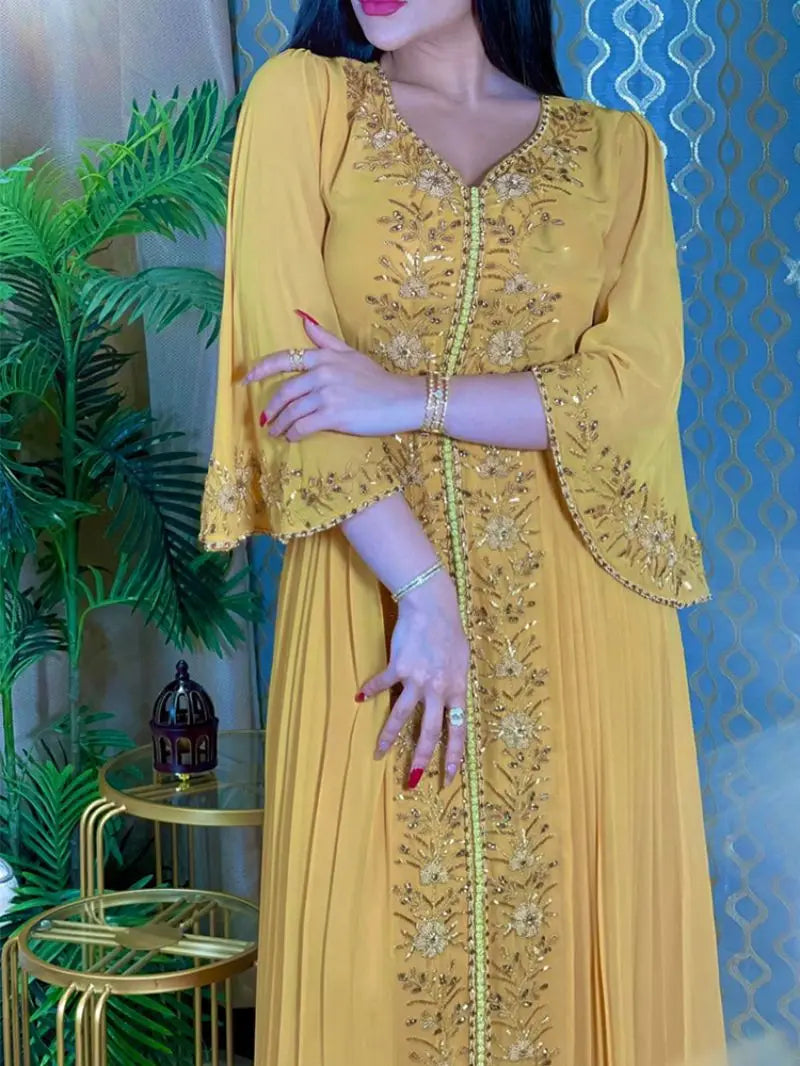 Abaya brodée à ceinture et ornements diamant — Lina