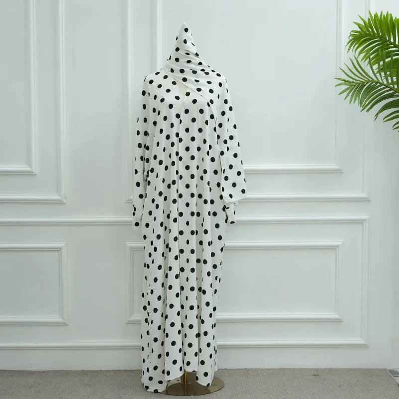Robe Camelia à pois — vue de profil, manches longues, drape fluide