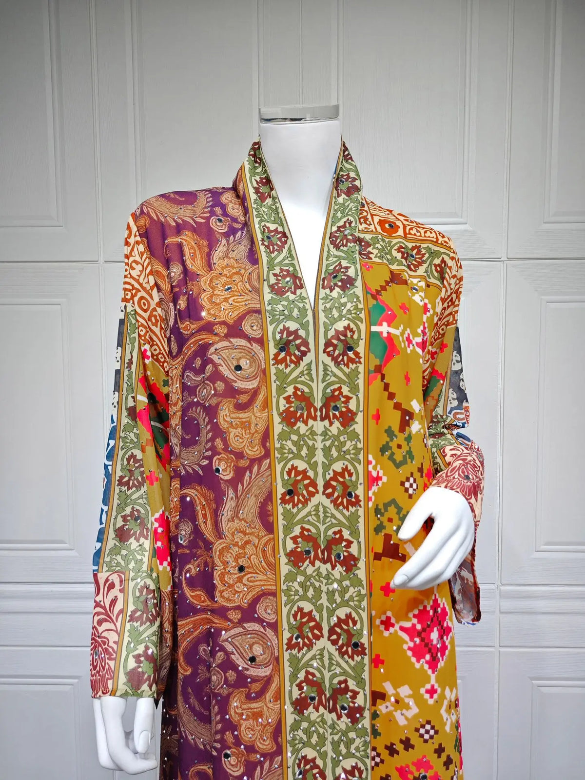 Robe Zineb — détail de l'imprimé floral aux teintes douces