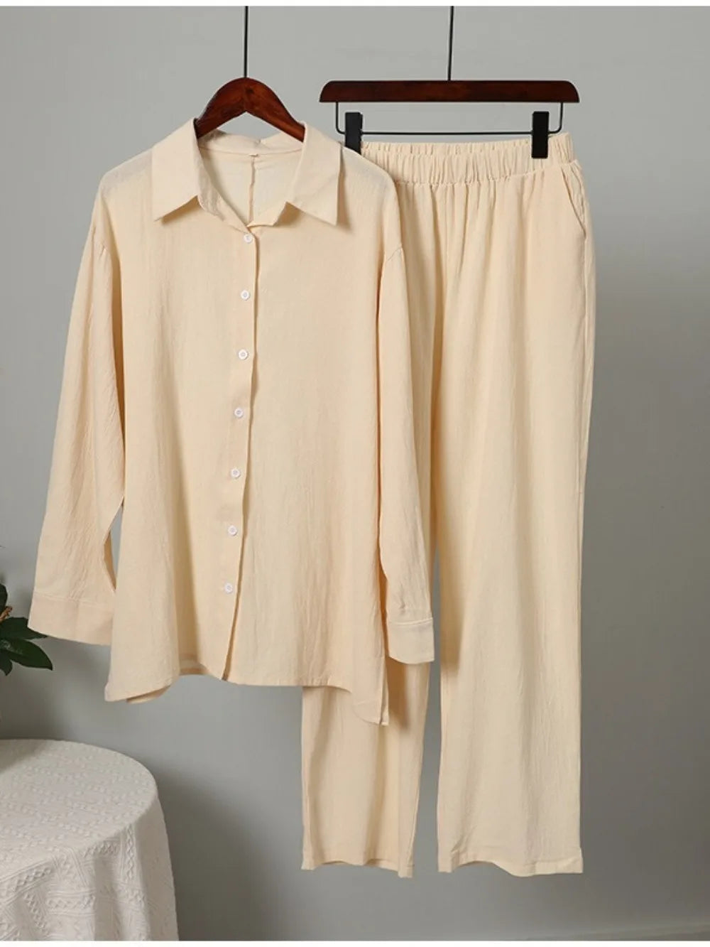 Pantalon Ranya — détail de la ceinture élastiquée et jambes larges