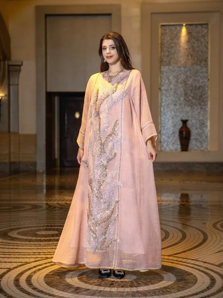 Robe Layla — vue arrière, ligne épurée sans fermeture frontale