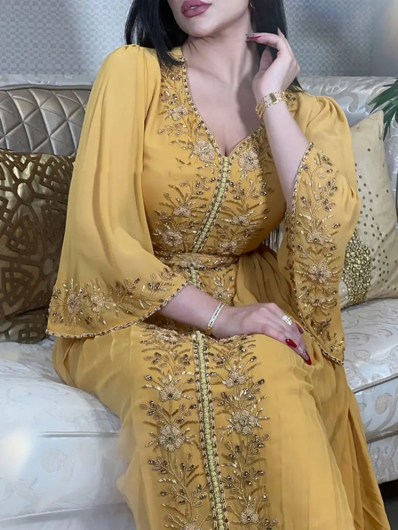 Abaya brodée à ceinture et ornements diamant — Lina