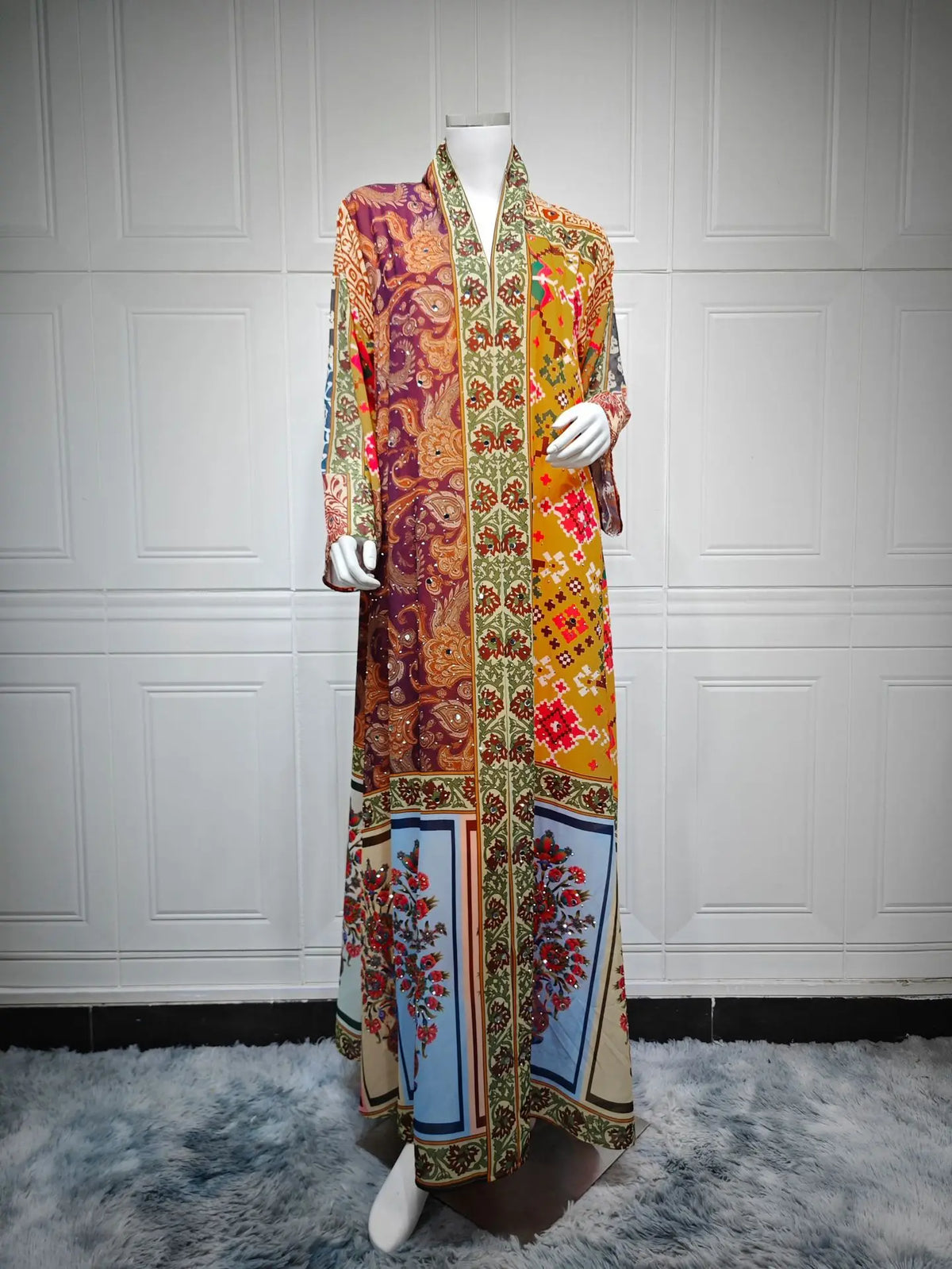Robe Zineb — vue de face, coupe longue ample avec imprimé floral