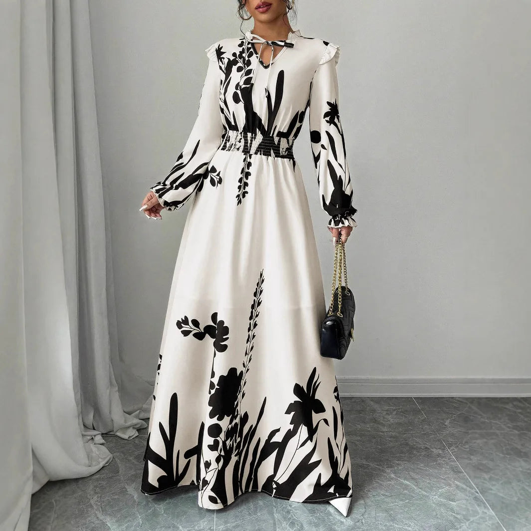 Robe Sabrine — détail de l'imprimé floral graphique noir et blanc