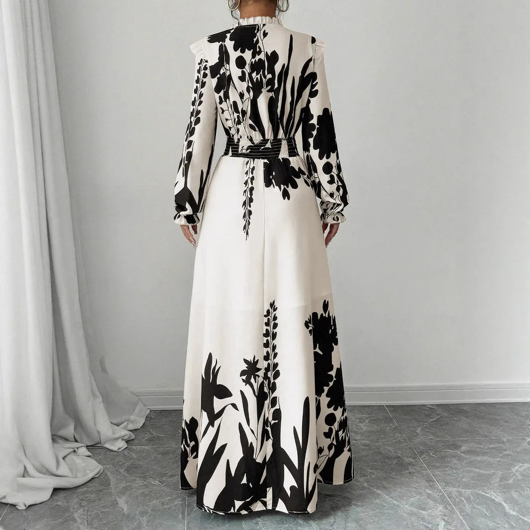 Robe Sabrine — détail des liens à nouer du décolleté, finition soignée