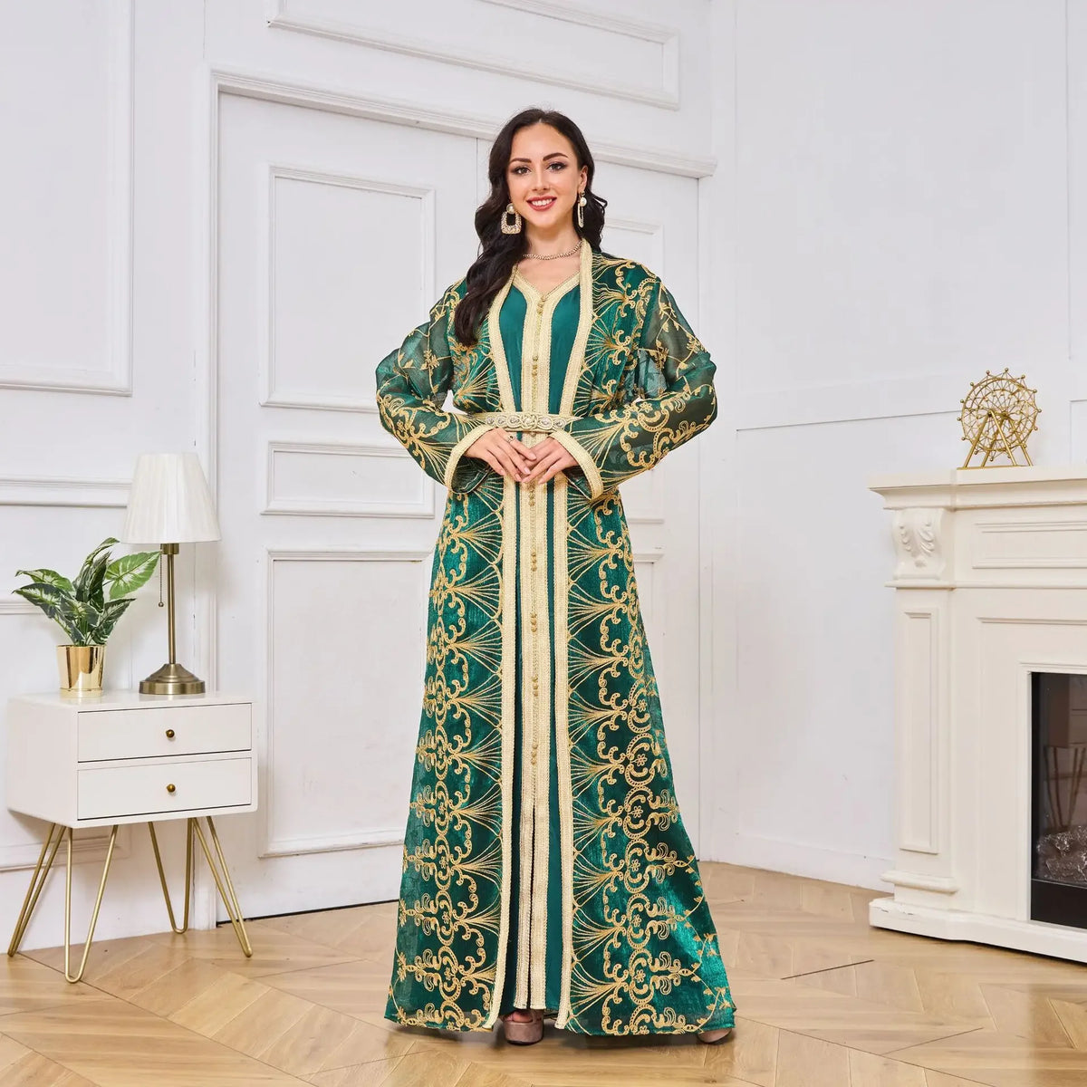 Kaftan Malak — détail des broderies artisanales sur le devant