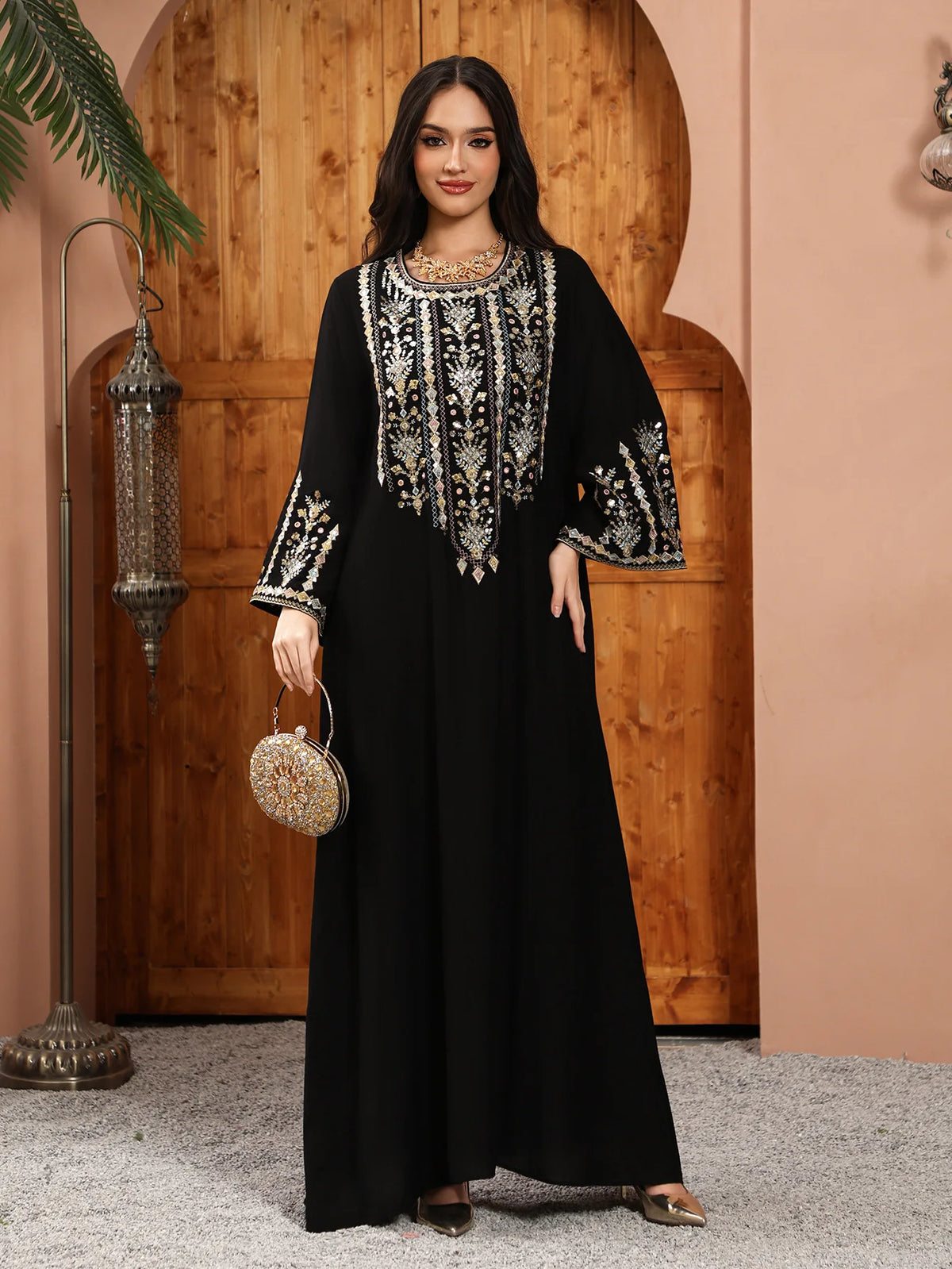 Robe longue Imane — détail des manches longues et finitions soignées